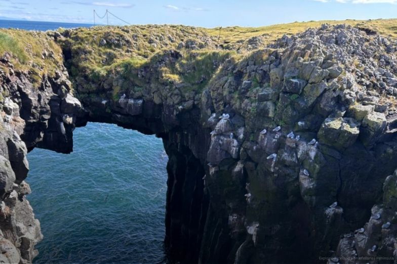 Músagjá (the natural Stone Bridge)